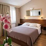 Rosa 4* Brodarica