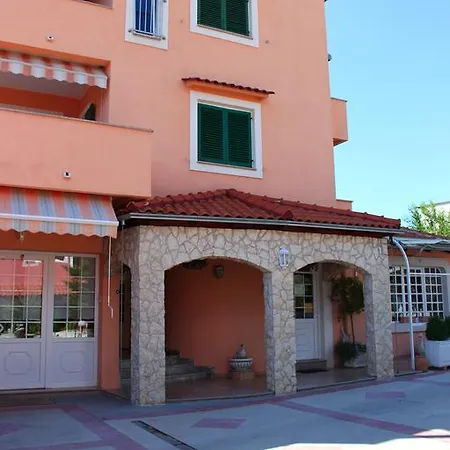 罗莎别墅旅馆 4*