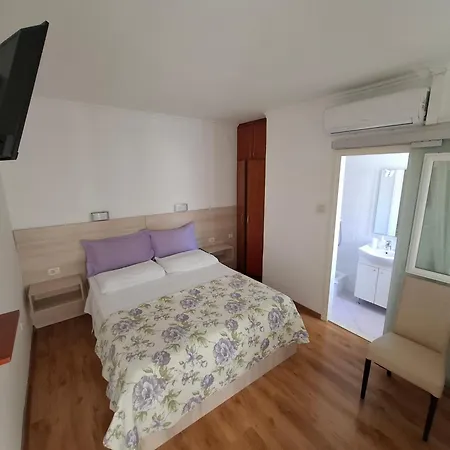 Rosa 4* Brodarica (Sibenik-Knin)