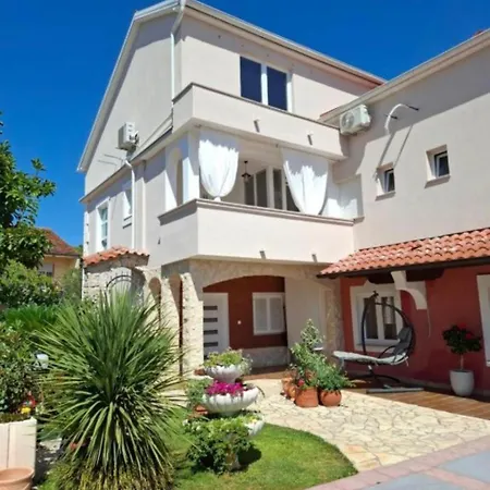 Rosa 4* Brodarica (Sibenik-Knin)