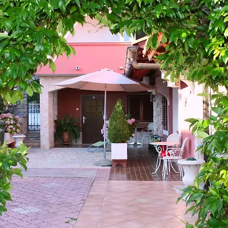 招待所 罗莎别墅旅馆 4*