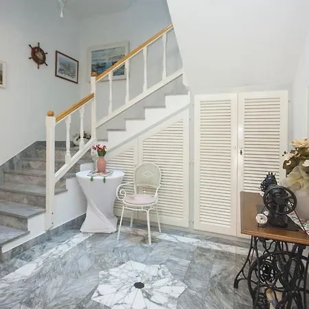 Rosa Guest house 4*