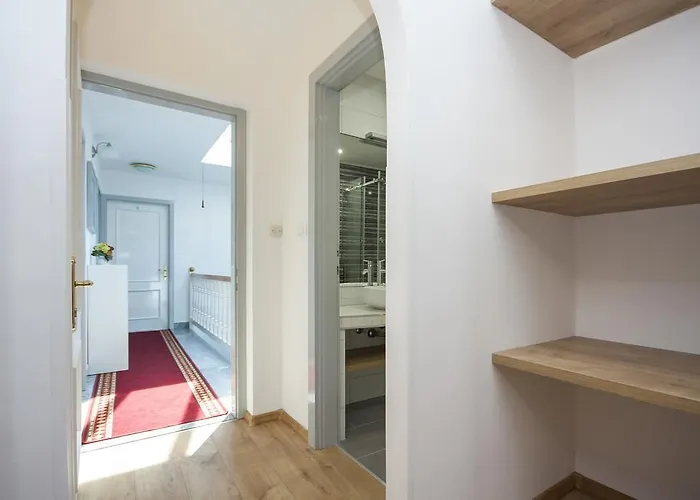 Rosa Brodarica (Sibenik-Knin)